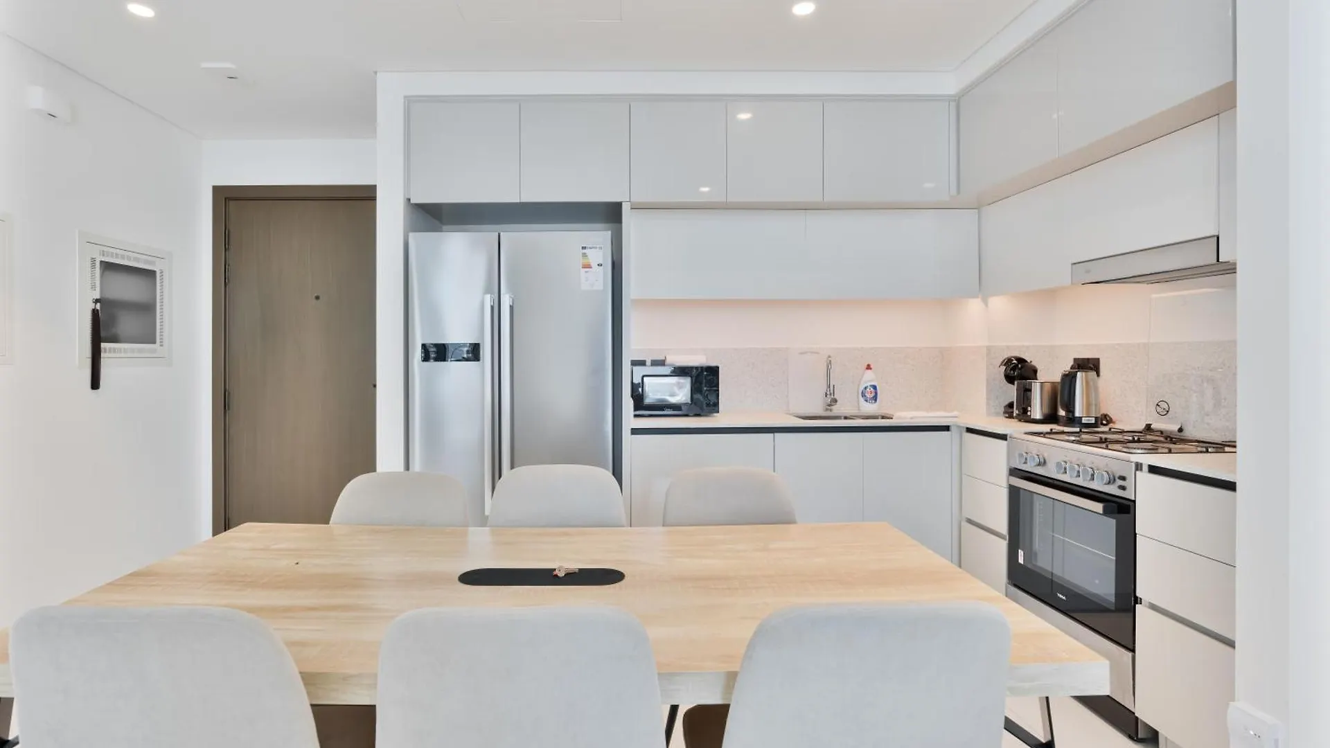 Beachfront 2-Bdr, High Floor, Sea And Palm View, Beach Access 迪拜 阿拉伯联合酋长国